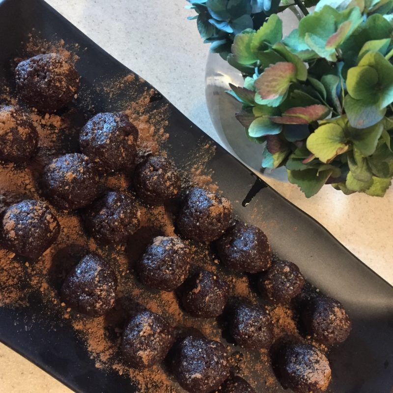 Healthy Chocolate Bites Raw, Vegan, Delicious Bender Fitness
