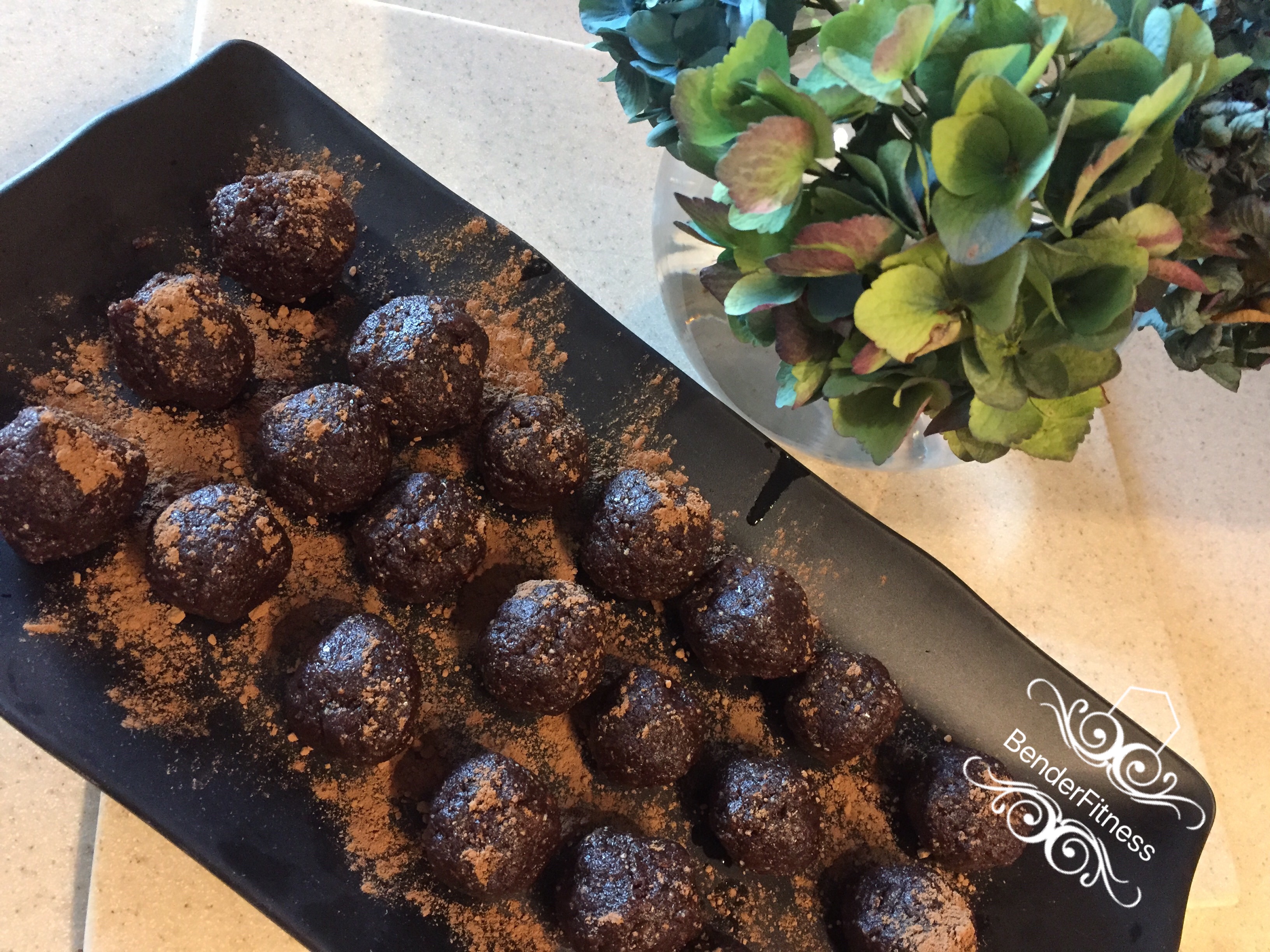 Healthy Chocolate Bites Raw, Vegan, Delicious Bender Fitness