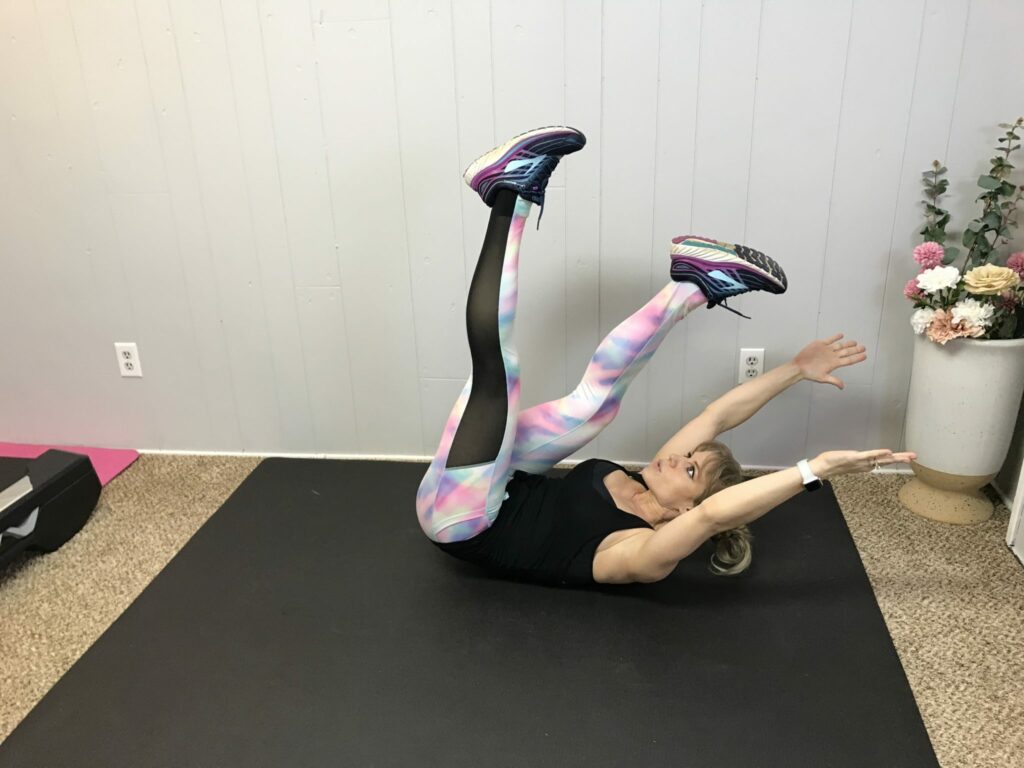 core exercise demonstration: staggered leg hip tilt